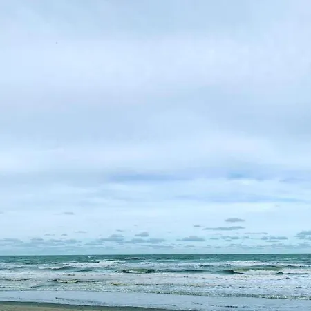 In Near The Beach, Cleaning Included 니우포르트